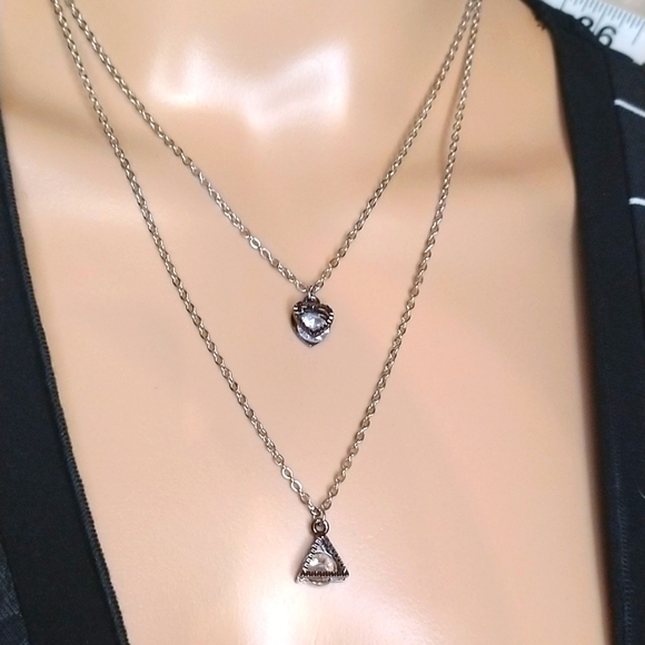 🌺Beautiful double chained necklace with floating crystals in sparking shapes. - Picture 3 of 8